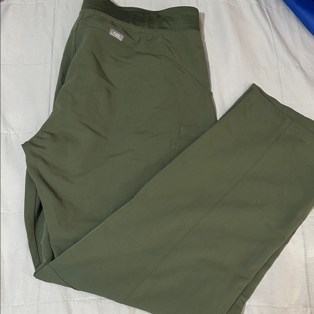 FIGS- woman scrub pants